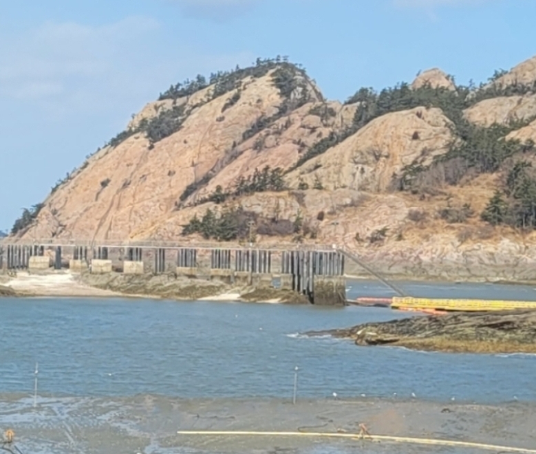 장자도앞 유어장 시설 철거 바랍니다